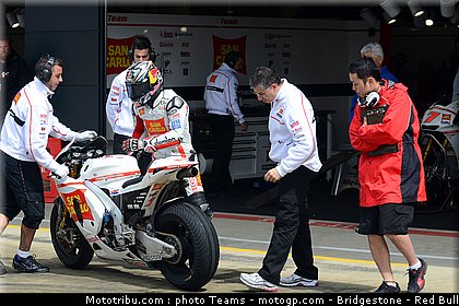motogp_aoyama_18_angleterre_silverstone_2011.jpg