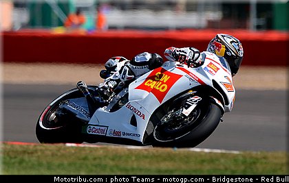 motogp_aoyama_27_angleterre_silverstone_2011.jpg