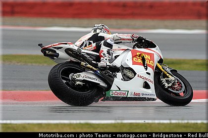 motogp_aoyama_29_angleterre_silverstone_2011.jpg