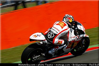 motogp_aoyama_32_angleterre_silverstone_2011.jpg