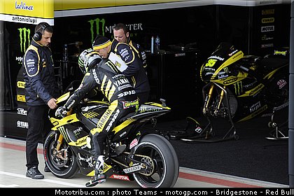 motogp_crutchlow_04_angleterre_silverstone_2011.jpg