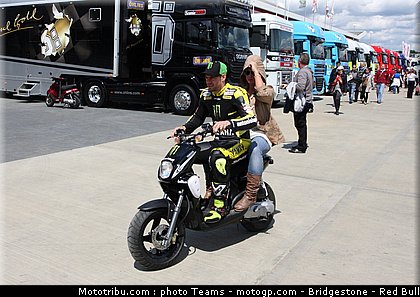 motogp_crutchlow_17_angleterre_silverstone_2011.jpg