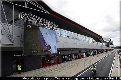 motogp_edwards_04_angleterre_silverstone_2011.jpg