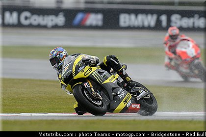 motogp_edwards_25_angleterre_silverstone_2011.jpg