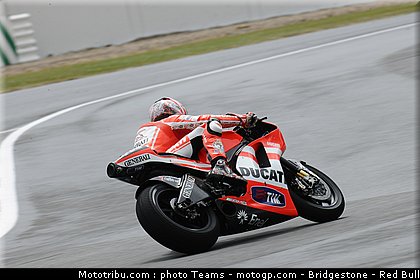 motogp_hayden_01_angleterre_silverstone_2011.jpg