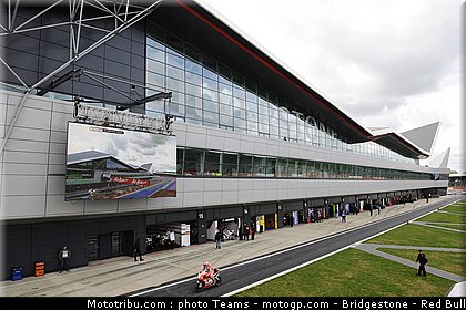 motogp_hayden_02_angleterre_silverstone_2011.JPG