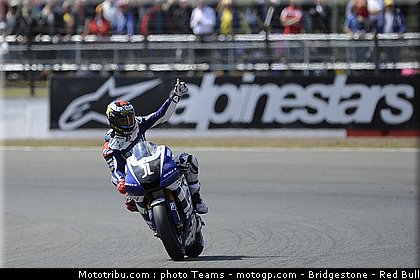 motogp_lorenzo_09_angleterre_silverstone_2011.jpg