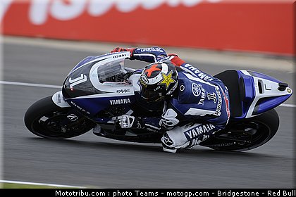 motogp_lorenzo_17_angleterre_silverstone_2011.jpg