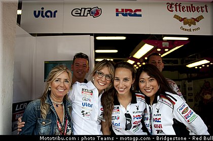 motogp_pitbabes_04_angleterre_silverstone_2011.jpg