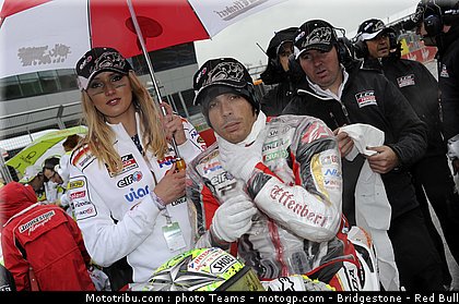motogp_pitbabes_07_angleterre_silverstone_2011.jpg
