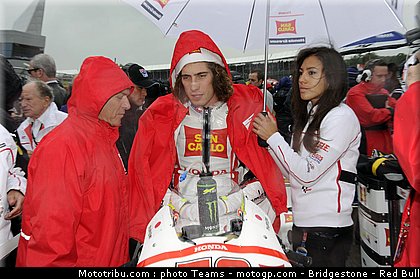 motogp_pitbabes_09_angleterre_silverstone_2011.jpg