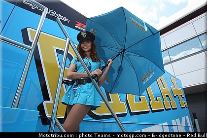 motogp_pitbabes_13_angleterre_silverstone_2011.jpg