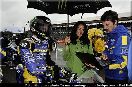 motogp_pitbabes_21_angleterre_silverstone_2011.jpg