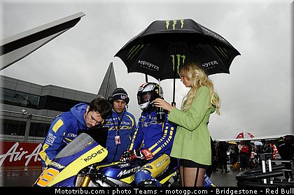 motogp_pitbabes_22_angleterre_silverstone_2011.jpg