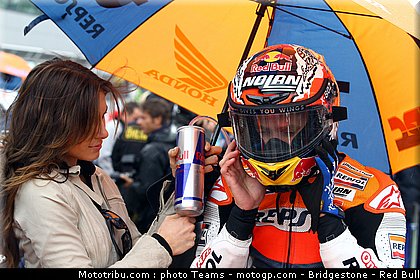 motogp_pitbabes_24_angleterre_silverstone_2011.jpg