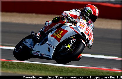 motogp_simoncelli_08_angleterre_silverstone_2011.jpg