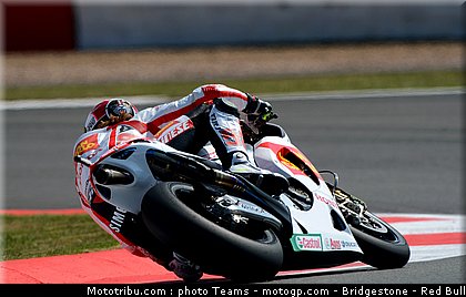 motogp_simoncelli_10_angleterre_silverstone_2011.jpg