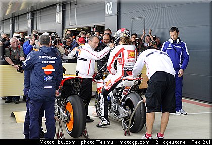 motogp_simoncelli_12_angleterre_silverstone_2011.jpg
