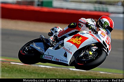 motogp_simoncelli_13_angleterre_silverstone_2011.jpg
