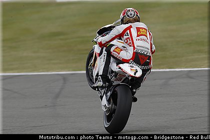 motogp_simoncelli_14_angleterre_silverstone_2011.jpg