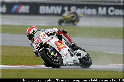 motogp_simoncelli_16_angleterre_silverstone_2011.jpg