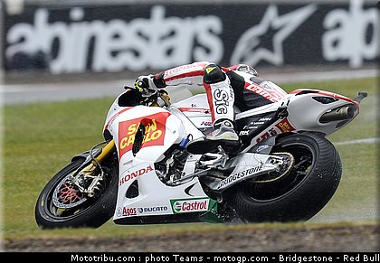 motogp_simoncelli_18_angleterre_silverstone_2011.jpg