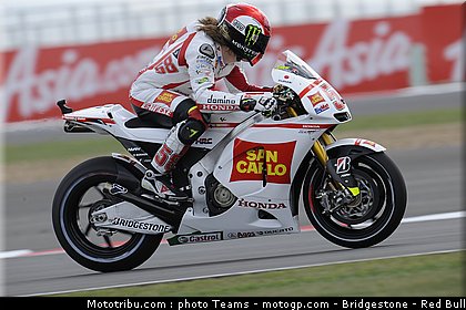 motogp_simoncelli_23_angleterre_silverstone_2011.jpg