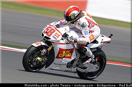 motogp_simoncelli_24_angleterre_silverstone_2011.jpg