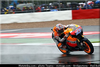 motogp_stoner_23_angleterre_silverstone_2011.jpg