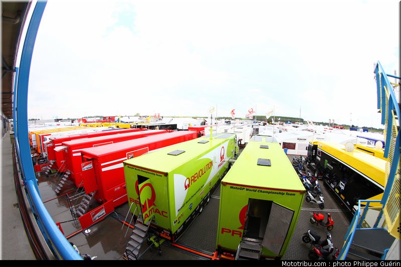 motogp_paddock_circuit_12_pays_bas_assen_2011
