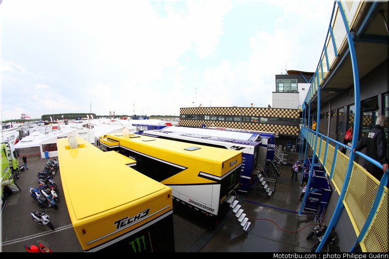motogp_paddock_circuit_13_pays_bas_assen_2011