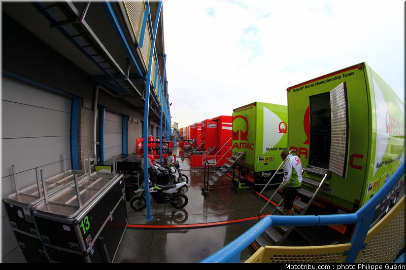 motogp_paddock_circuit_14_pays_bas_assen_2011