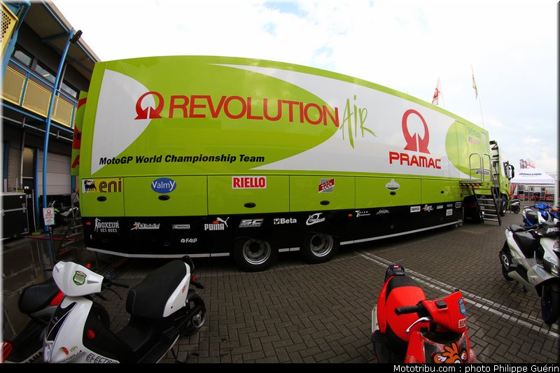 motogp_paddock_circuit_15_pays_bas_assen_2011