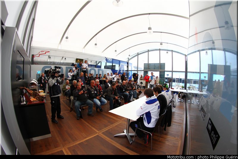 motogp_paddock_circuit_19_pays_bas_assen_2011