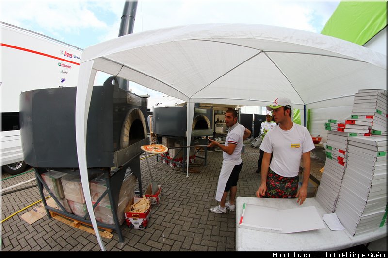 motogp_paddock_circuit_23_pays_bas_assen_2011