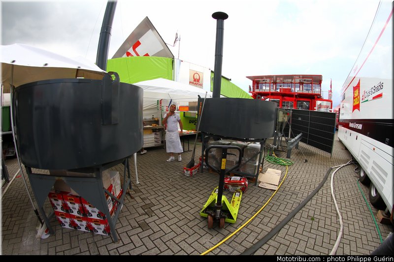 motogp_paddock_circuit_26_pays_bas_assen_2011