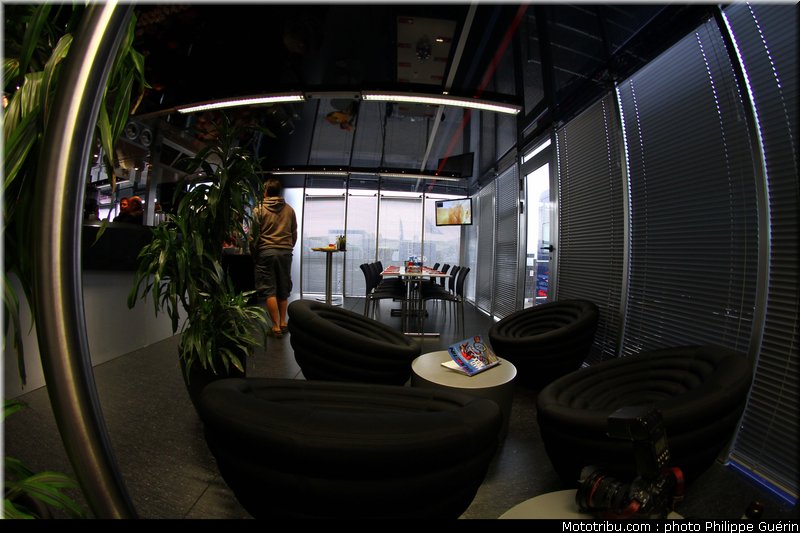 motogp_paddock_circuit_28_pays_bas_assen_2011