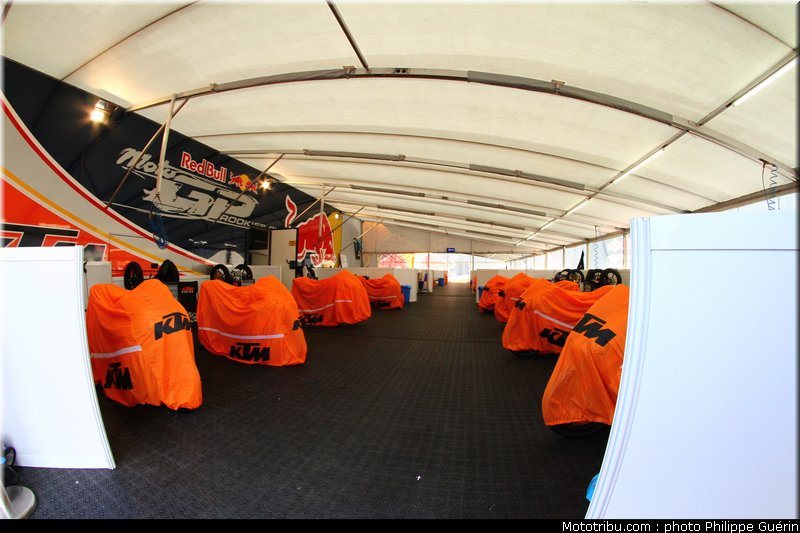 motogp_paddock_circuit_30_pays_bas_assen_2011