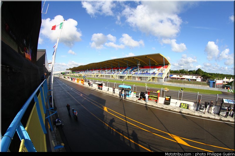 motogp_paddock_circuit_31_pays_bas_assen_2011