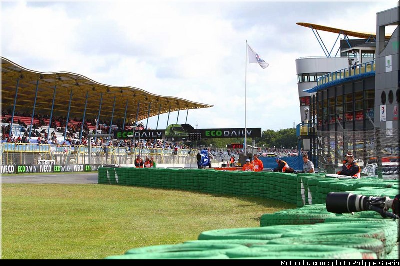 motogp_paddock_circuit_33_pays_bas_assen_2011