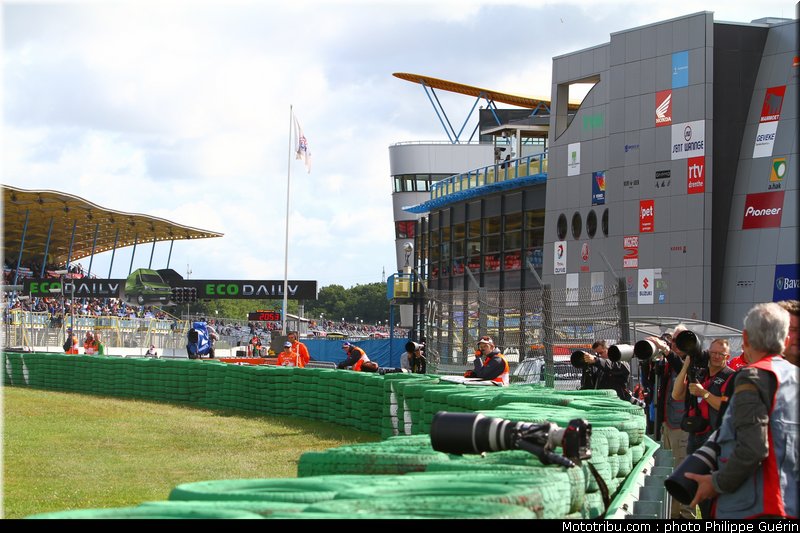 motogp_paddock_circuit_34_pays_bas_assen_2011