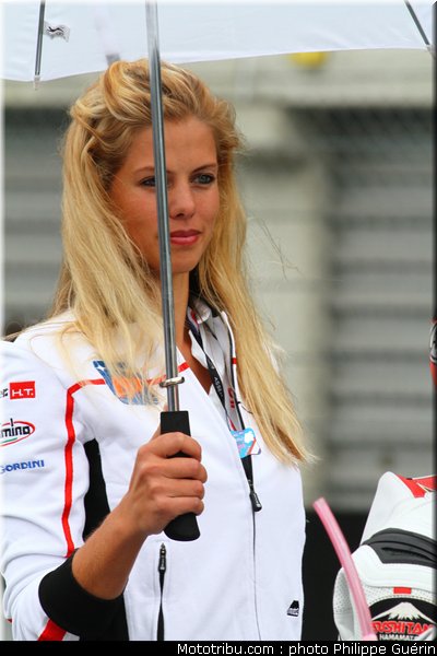 motogp_pitbabes_09_pays_bas_assen_2011