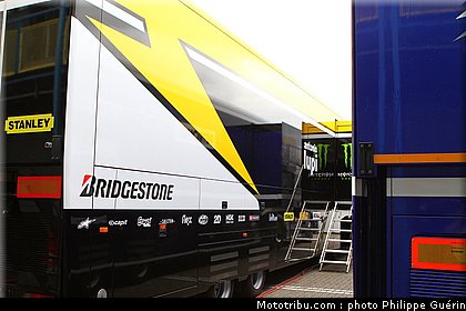 motogp_paddock_circuit_02_pays_bas_assen_2011.JPG
