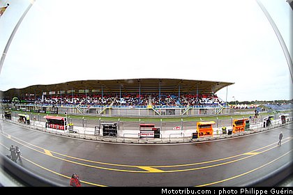 motogp_paddock_circuit_11_pays_bas_assen_2011.JPG