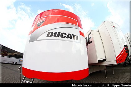 motogp_paddock_circuit_16_pays_bas_assen_2011.JPG