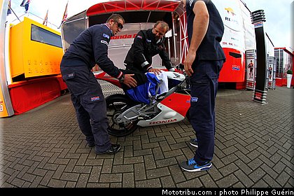 motogp_paddock_circuit_17_pays_bas_assen_2011.JPG