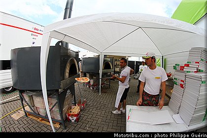 motogp_paddock_circuit_23_pays_bas_assen_2011.JPG