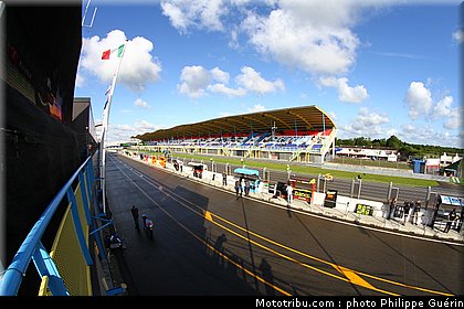 motogp_paddock_circuit_31_pays_bas_assen_2011.JPG