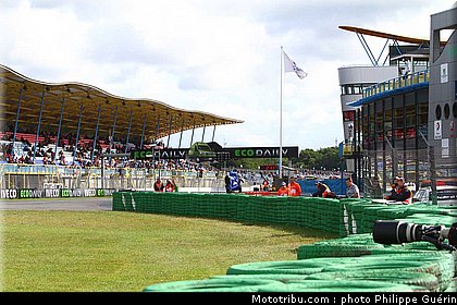 motogp_paddock_circuit_33_pays_bas_assen_2011.jpg