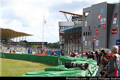 motogp_paddock_circuit_34_pays_bas_assen_2011.JPG